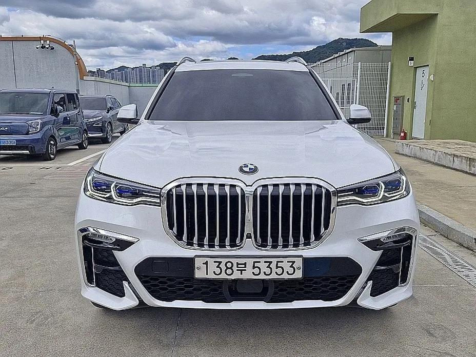 BMW X7 — фото 1