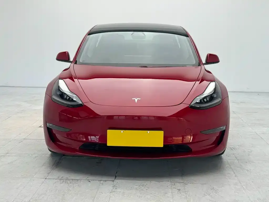 Tesla Model 3 — фото 1