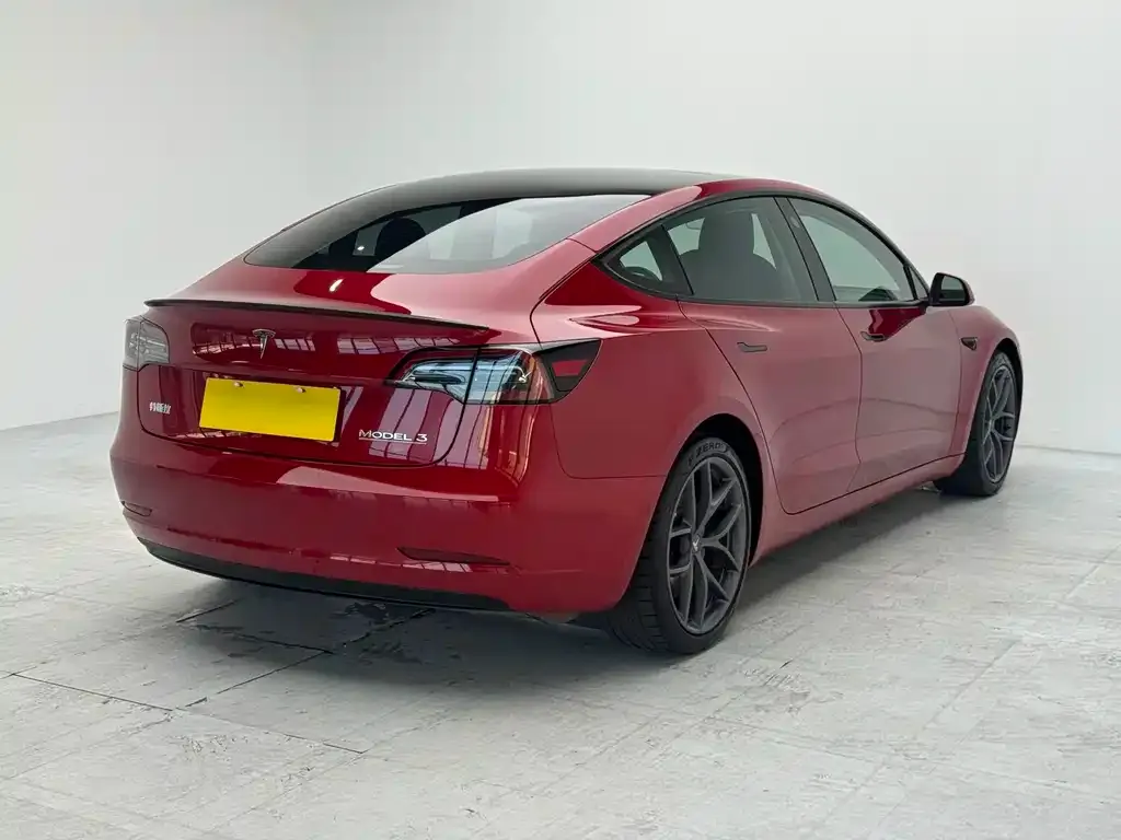 Tesla Model 3 — фото 2