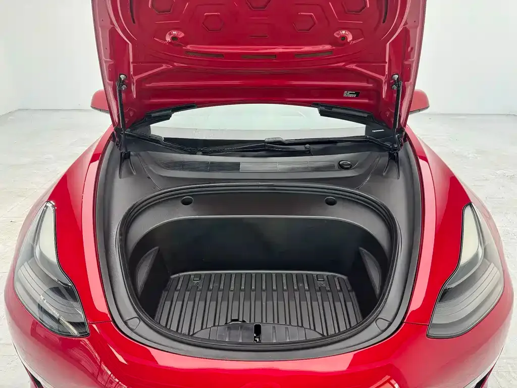 Tesla Model 3 — фото 9