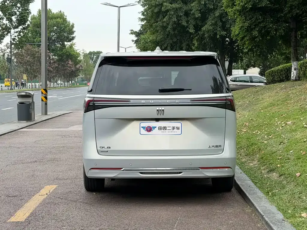 Buick GL8 Hybrid — фото 10