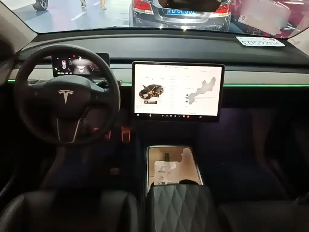 Tesla Model Y — фото 10