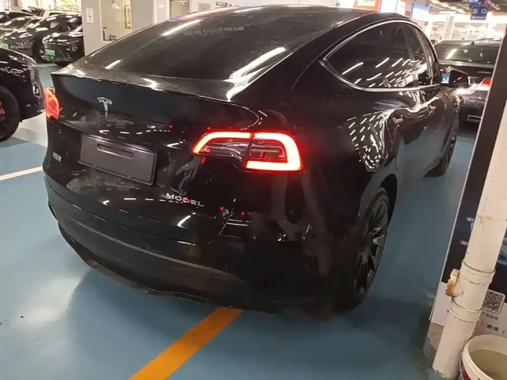 Tesla Model Y — фото 9