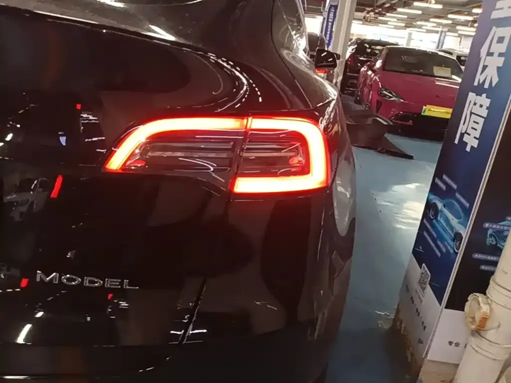 Tesla Model Y — фото 6