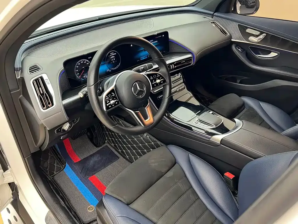 Mercedes-Benz EQC — фото 10