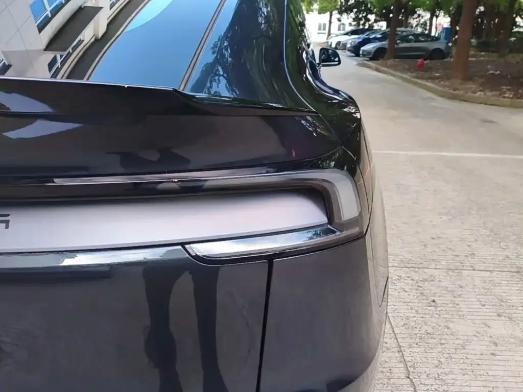 Tesla Model Y L — фото 9