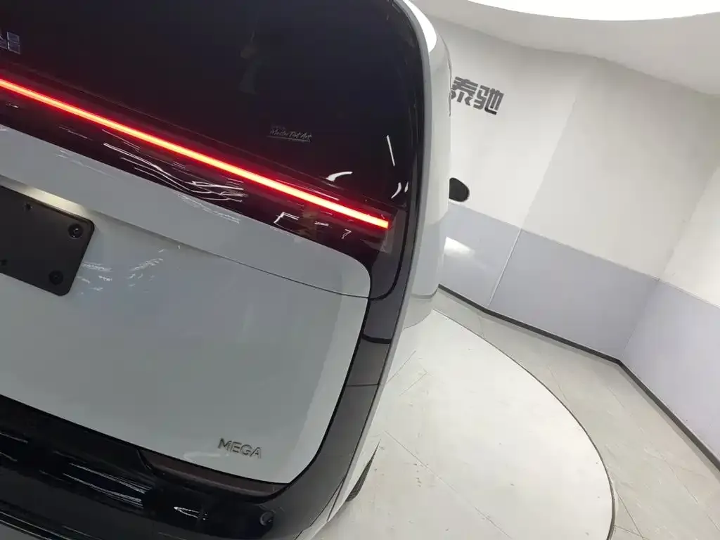 Li Auto MEGA — фото 7
