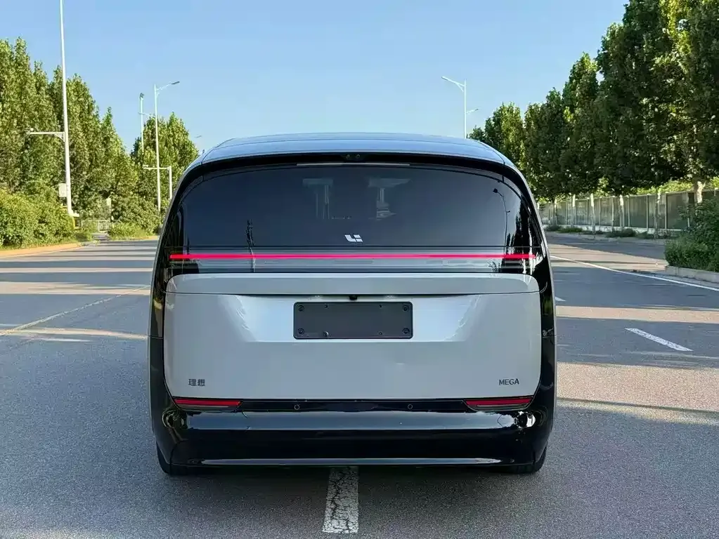 Li Auto MEGA — фото 6