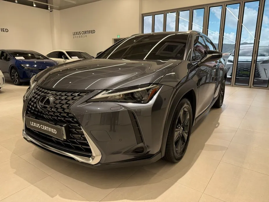 Lexus UX — фото 1
