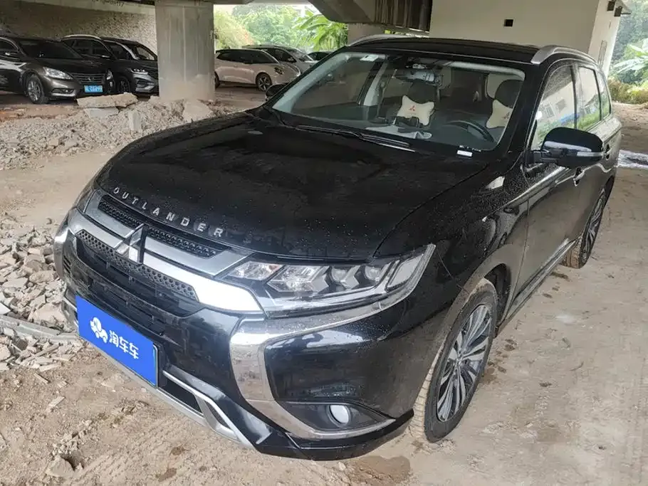Mitsubishi Outlander — фото 1
