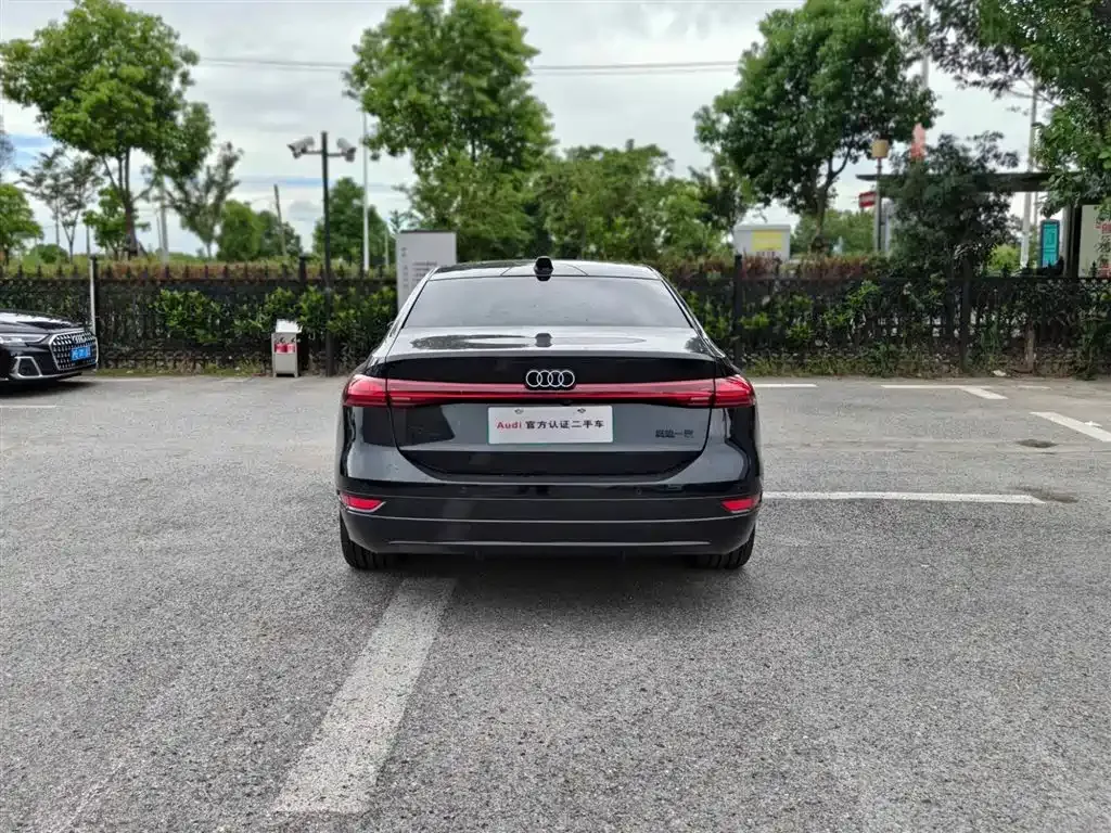 Audi A6L e-tron — фото 9