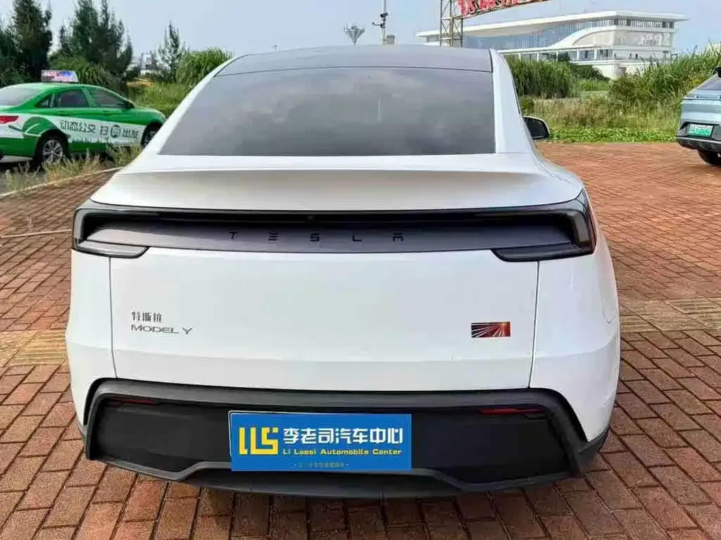 Tesla Model Y — фото 7
