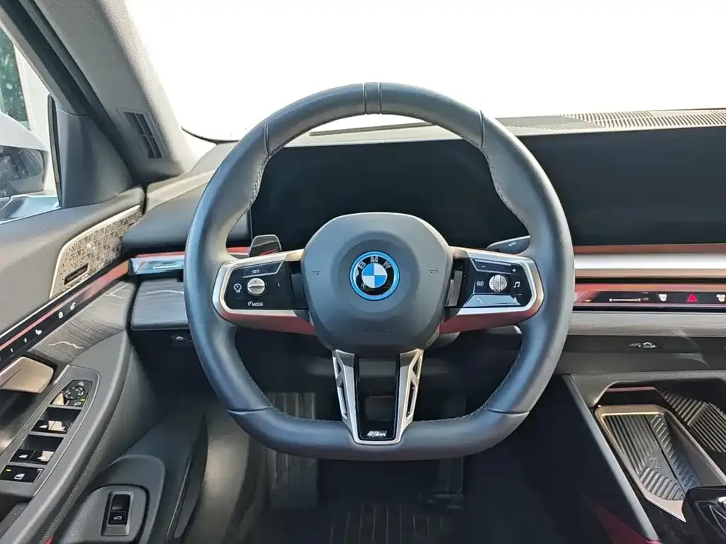BMW i5 — фото 2