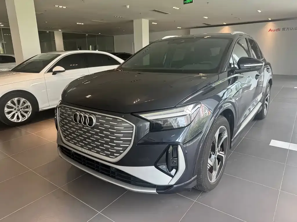 Audi Q4 e-tron — фото 1