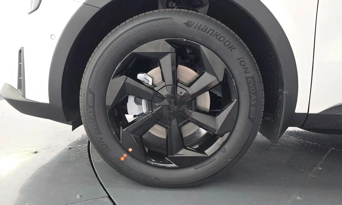 Kia Sorento — фото 7