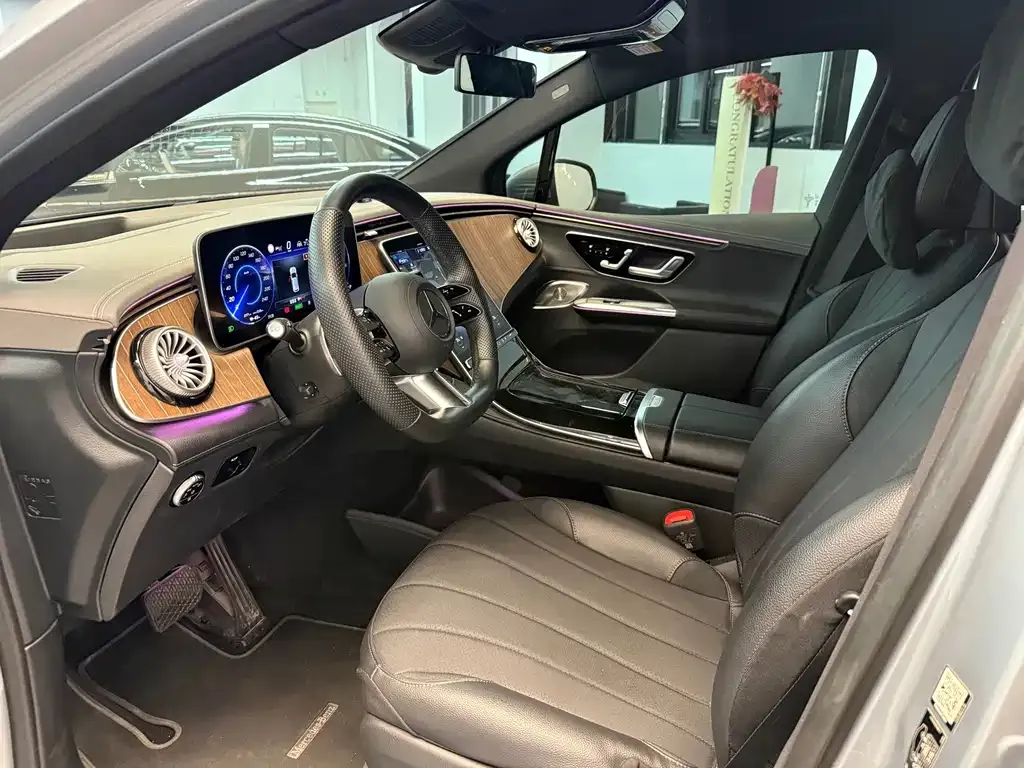 Mercedes-Benz EQE SUV — фото 10