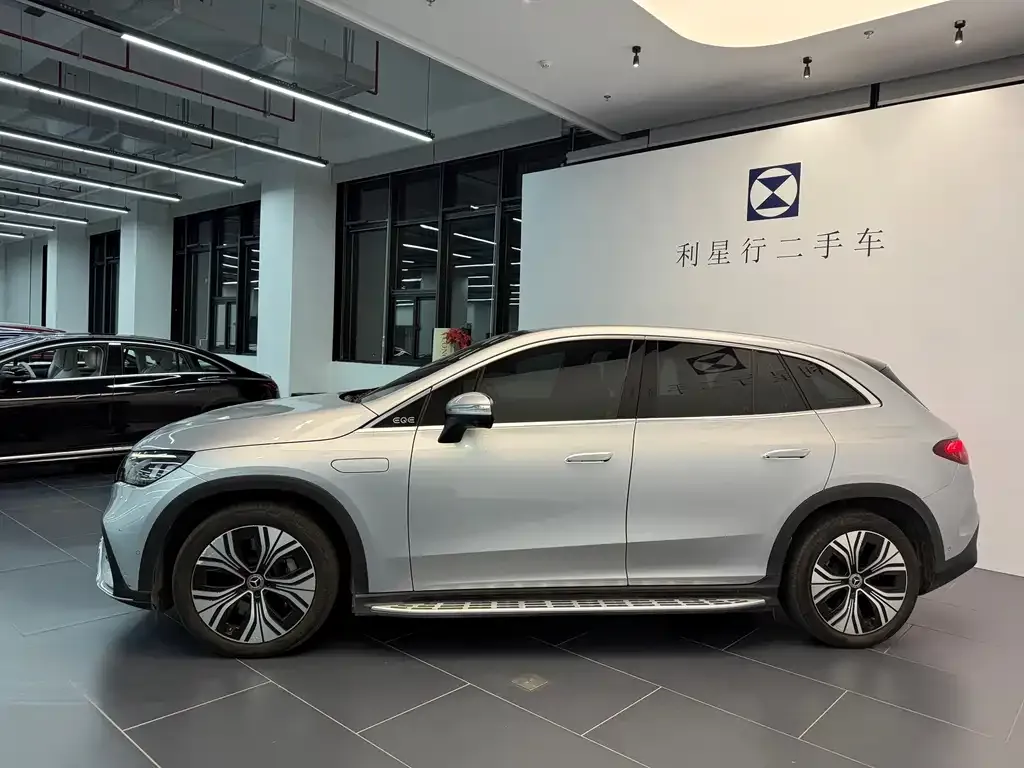 Mercedes-Benz EQE SUV — фото 3