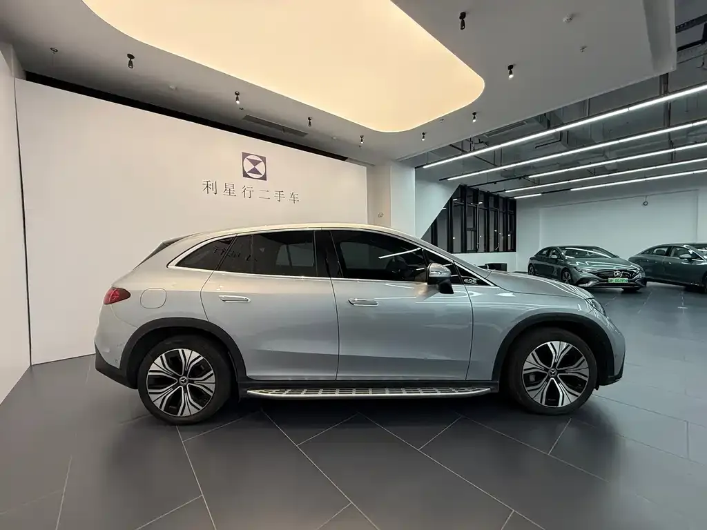 Mercedes-Benz EQE SUV — фото 8