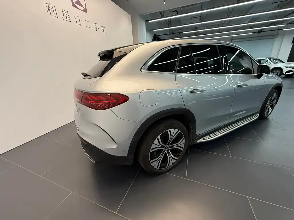 Mercedes-Benz EQE SUV — фото 9