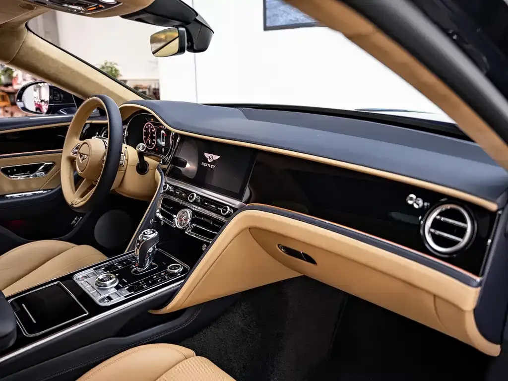 Bentley Flying Spur — фото 6