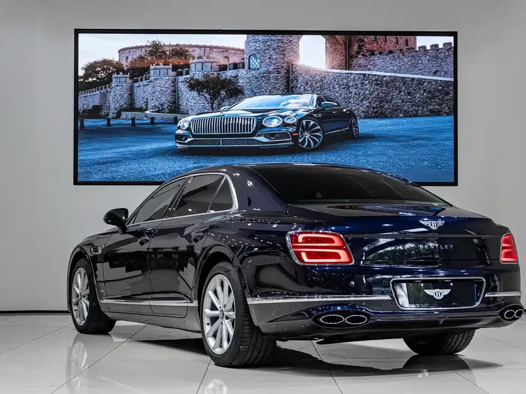 Bentley Flying Spur — фото 10