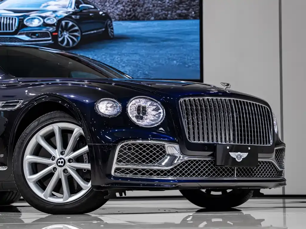 Bentley Flying Spur — фото 8
