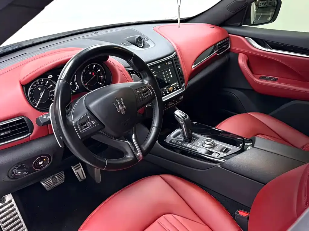 Maserati Levante — фото 9