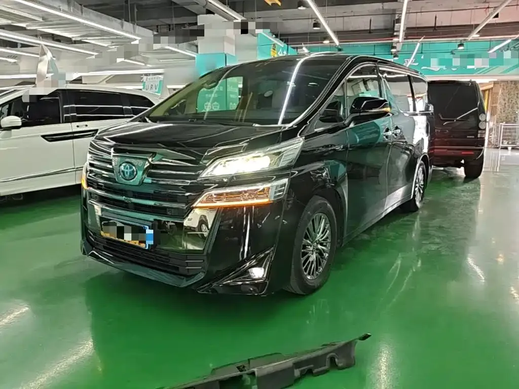 Toyota Vellfire — фото 1