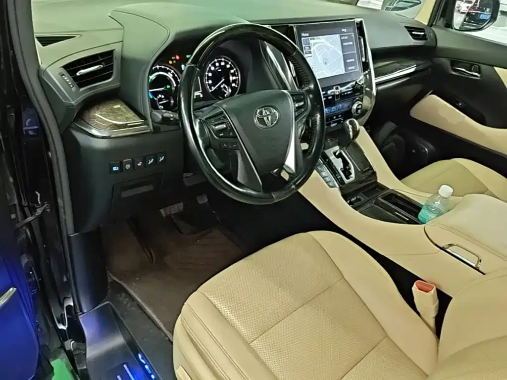 Toyota Vellfire — фото 5