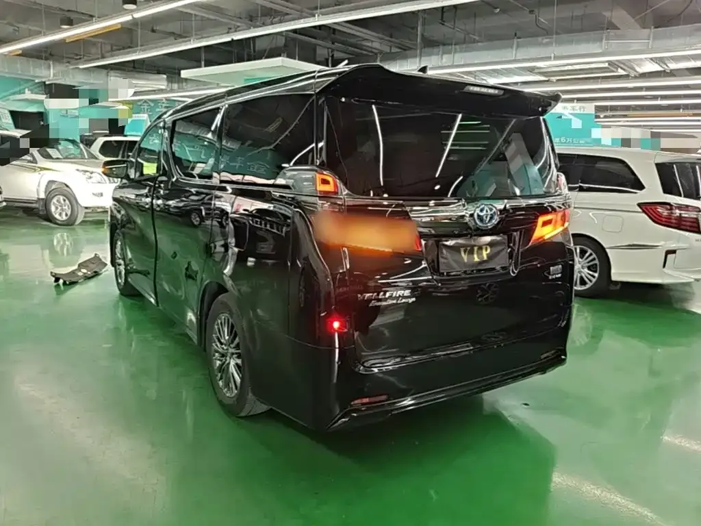 Toyota Vellfire — фото 3