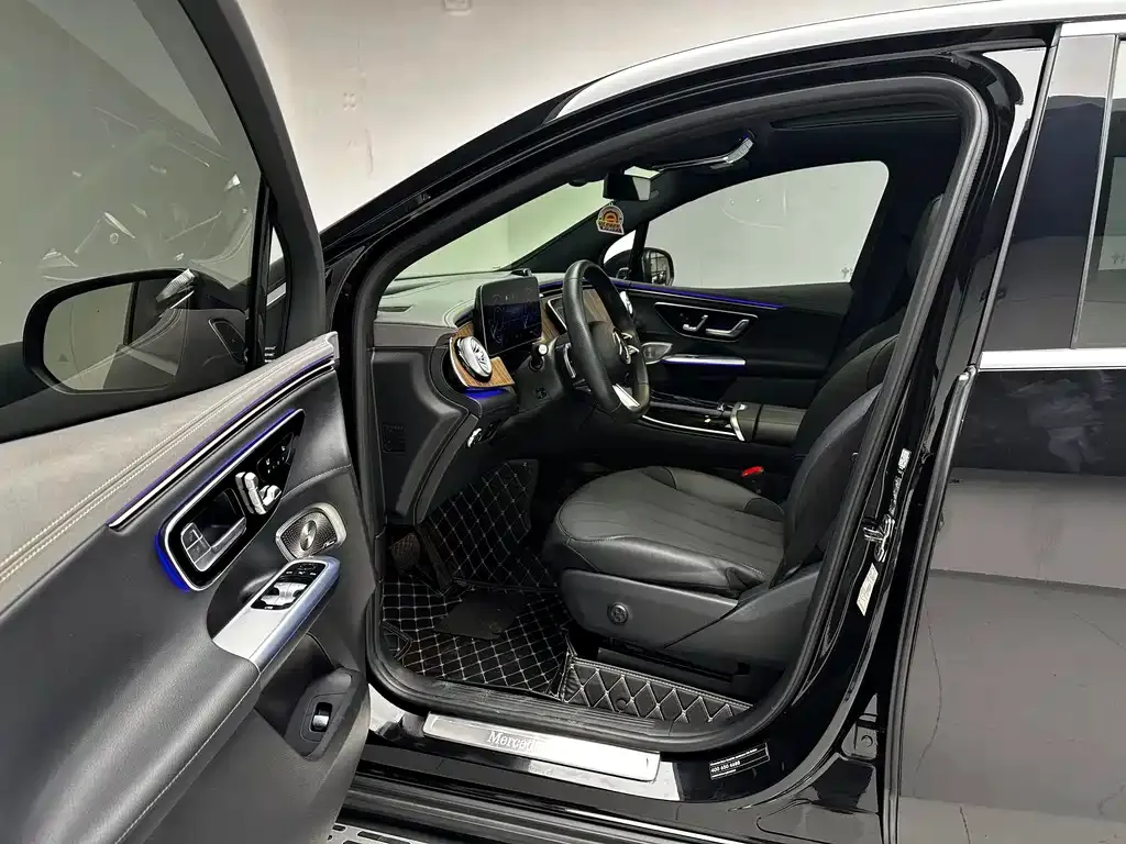 Mercedes-Benz EQE SUV — фото 10