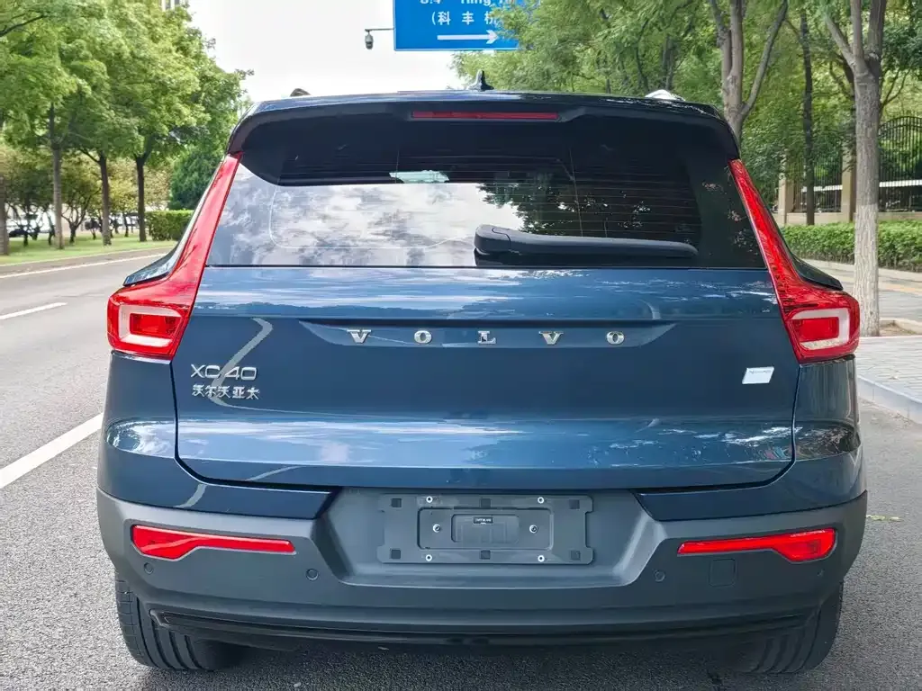 Volvo XC40 NEV — фото 3
