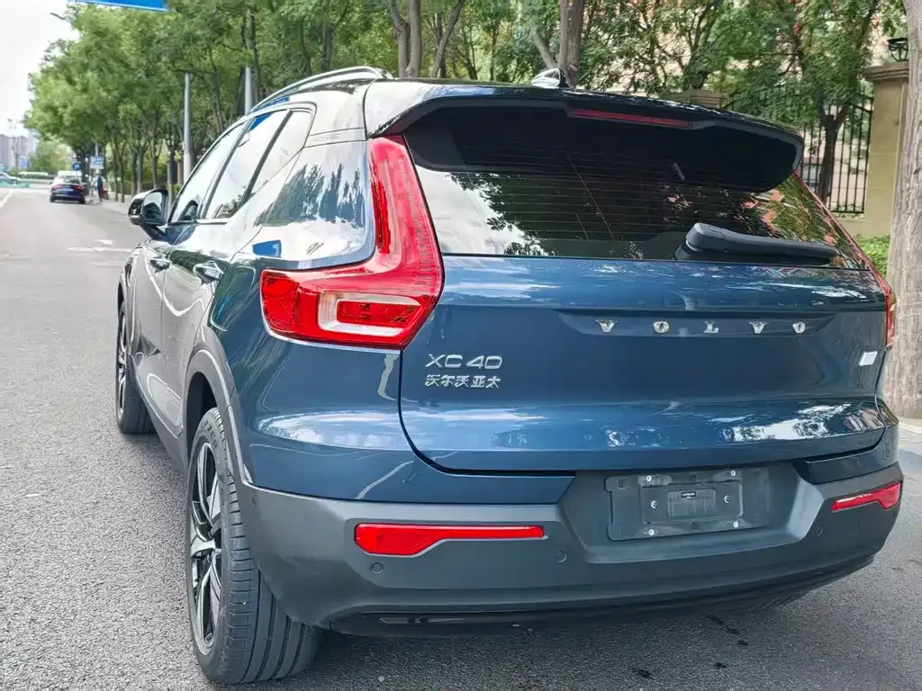 Volvo XC40 NEV — фото 10