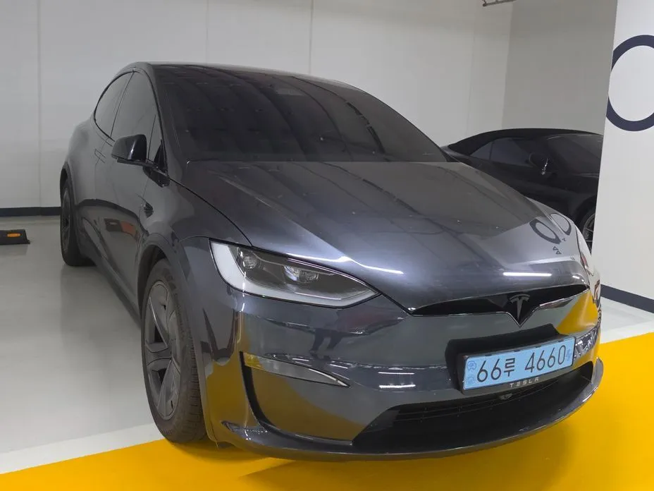 Tesla Model X — фото 1