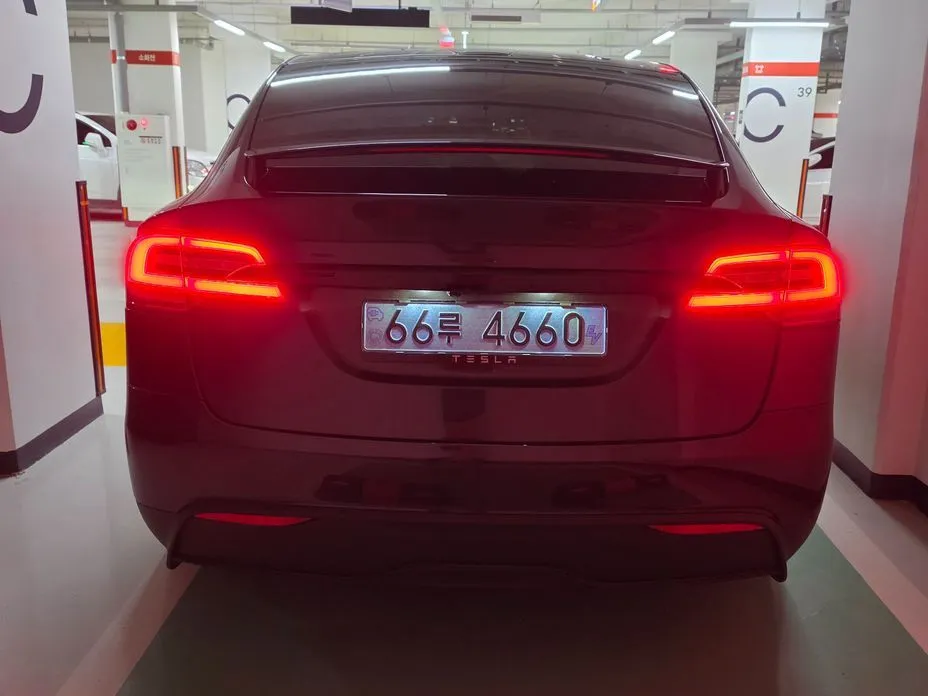 Tesla Model X — фото 8