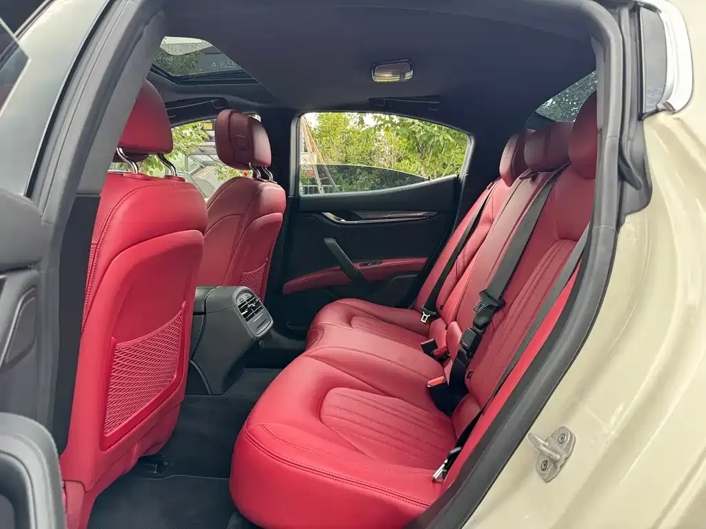 Maserati Ghibli — фото 10