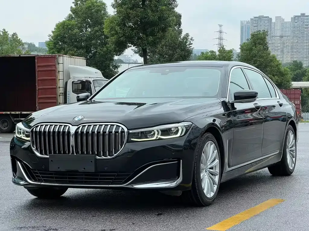 BMW 7 Series — фото 1