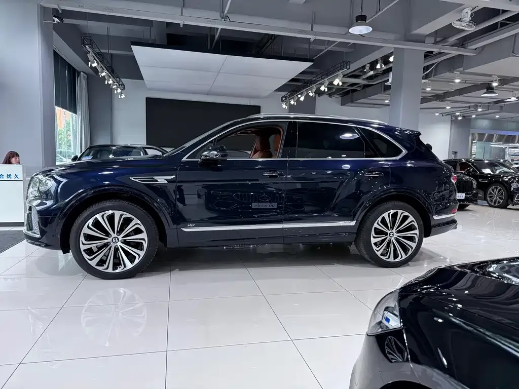 Bentley Bentayga — фото 9