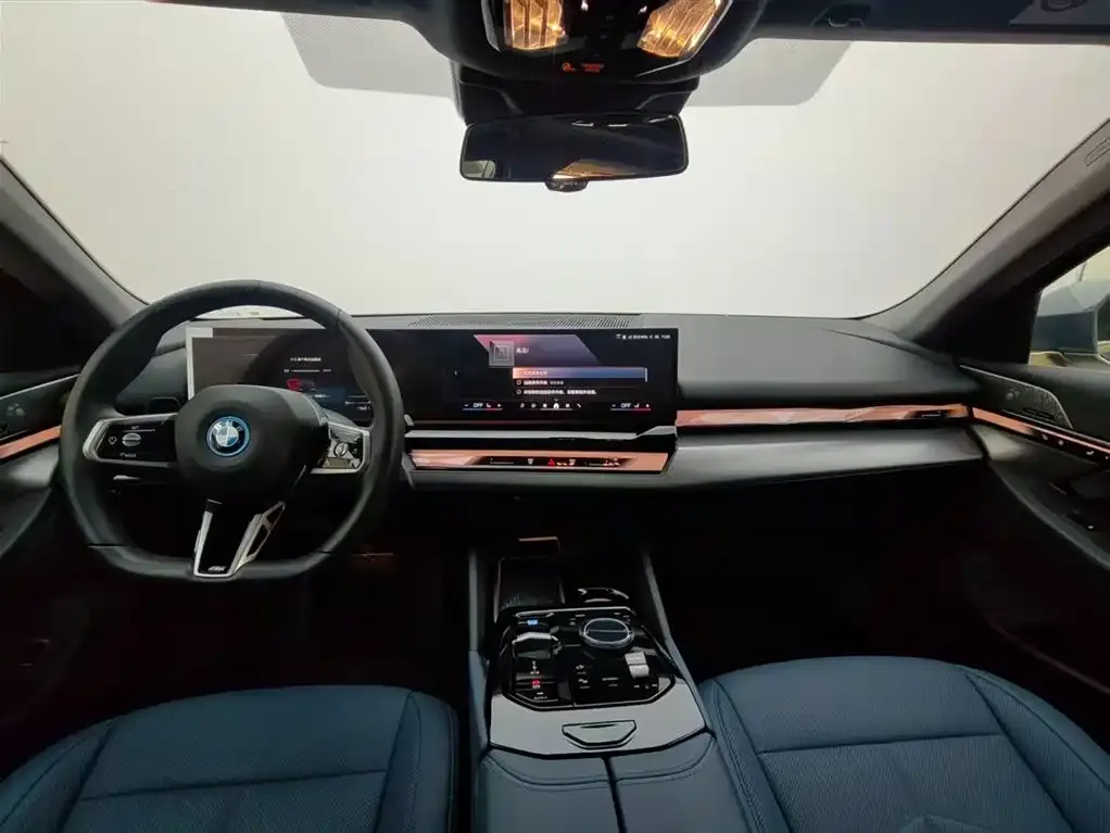BMW i5 — фото 6