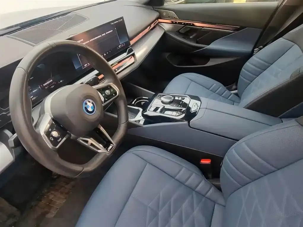 BMW i5 — фото 7