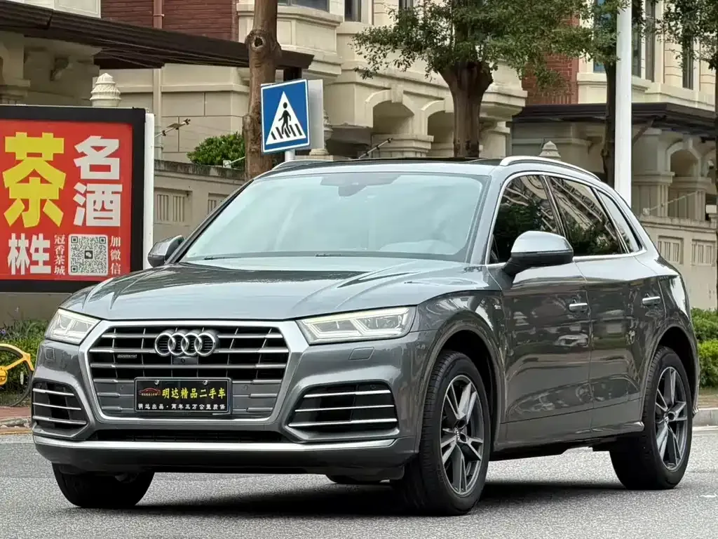 Audi Q5L — фото 1