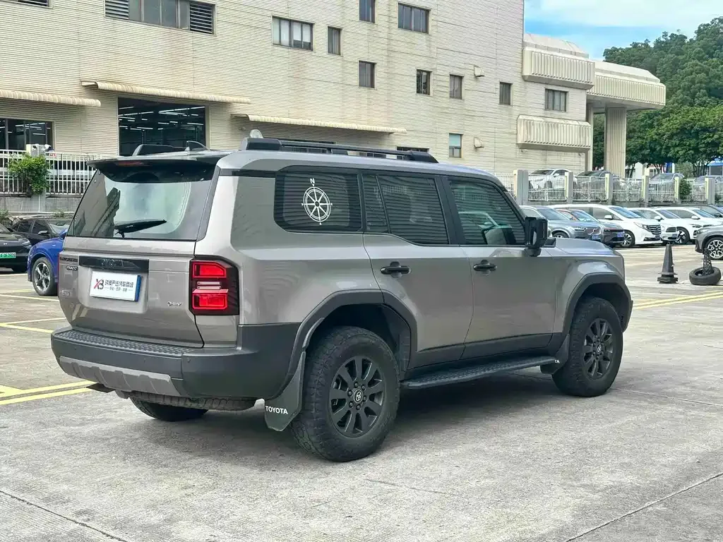 Toyota Prado — фото 10
