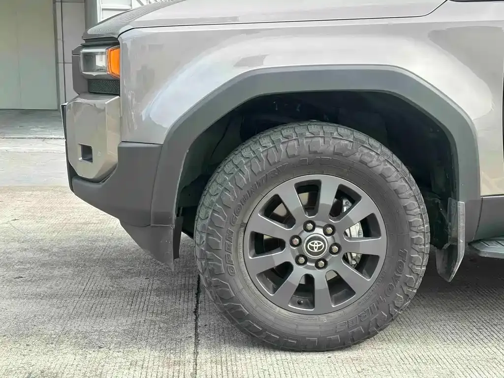 Toyota Prado — фото 4