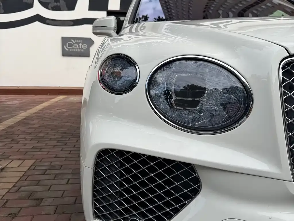 Bentley Bentayga — фото 10