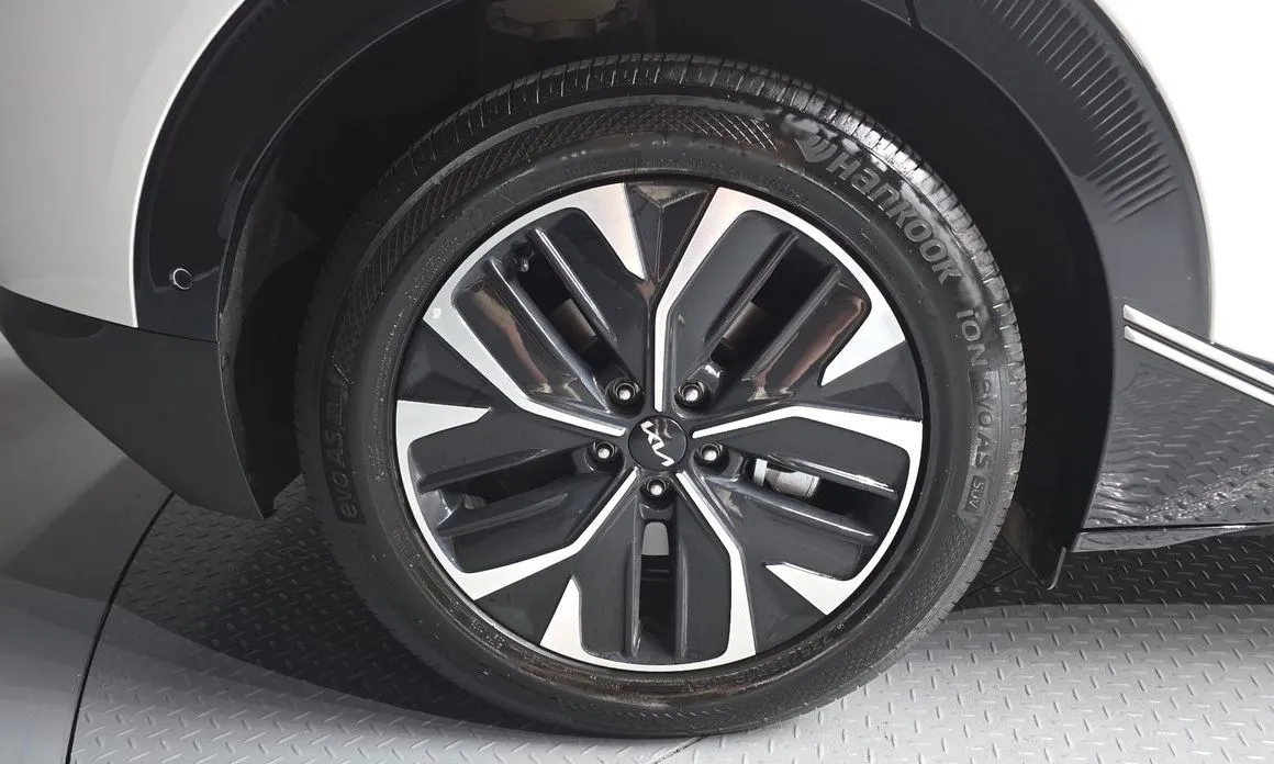 Kia EV6 — фото 8
