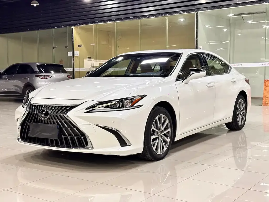 Lexus ES — фото 1