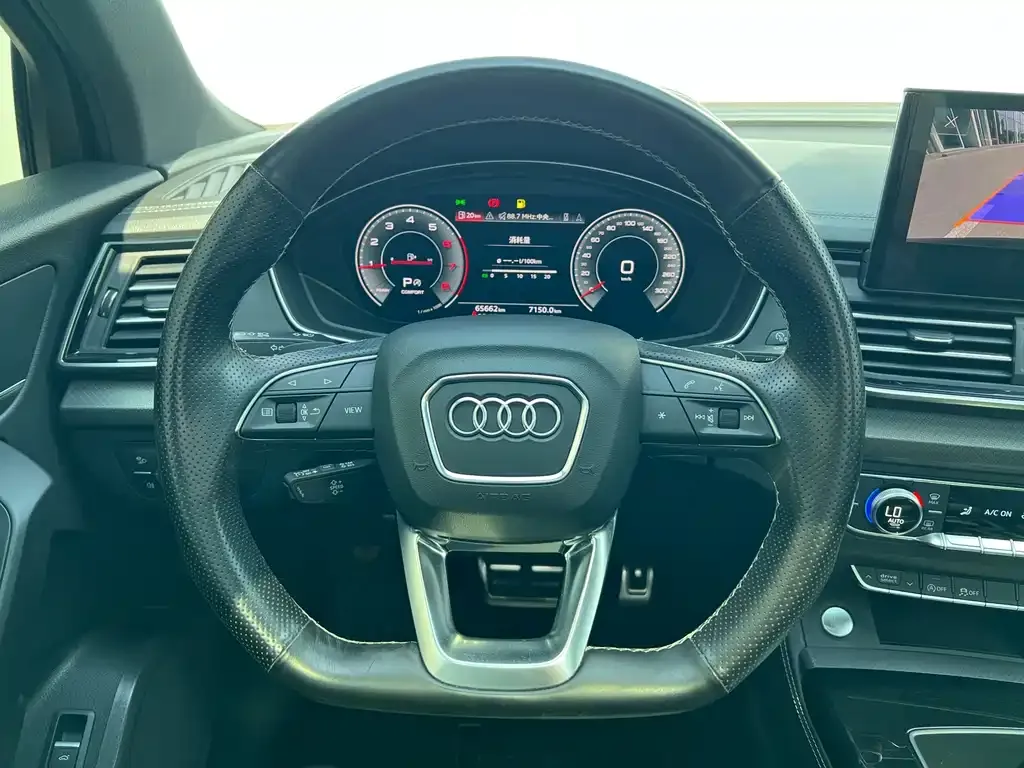 Audi Q5L — фото 3