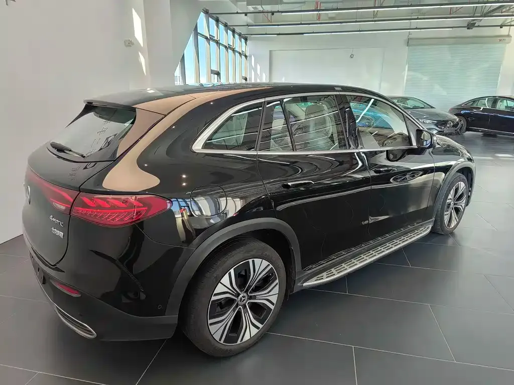 Mercedes-Benz EQE SUV — фото 9
