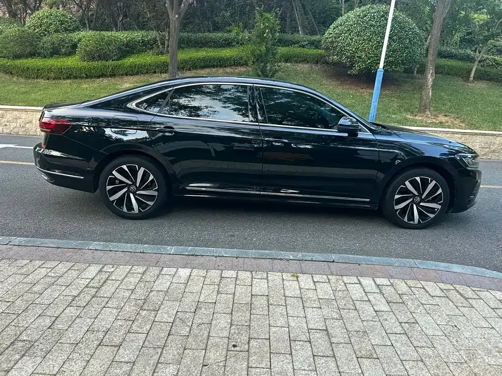 Volkswagen Passat — фото 8