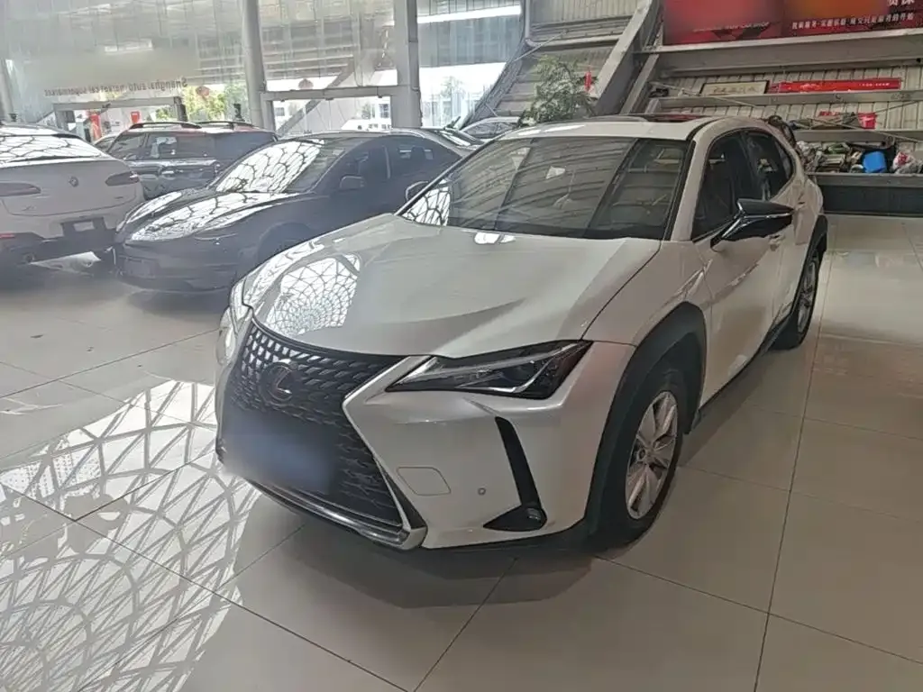 Lexus UX — фото 1